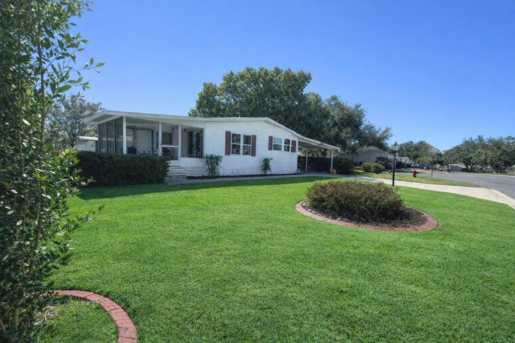 Photo of 25308 Casa Del Lago Lane, Leesburg, FL 34748 (MLS # G5107740)