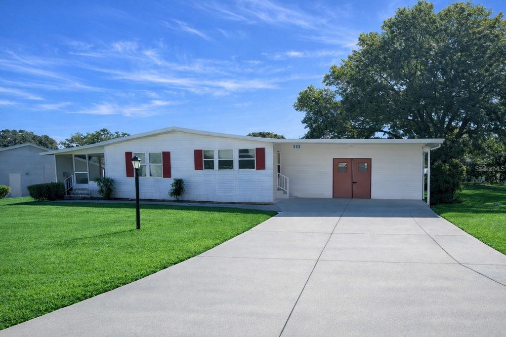 Photo of 25308 Casa Del Lago Lane, Leesburg, FL 34748 (MLS # G5107740)