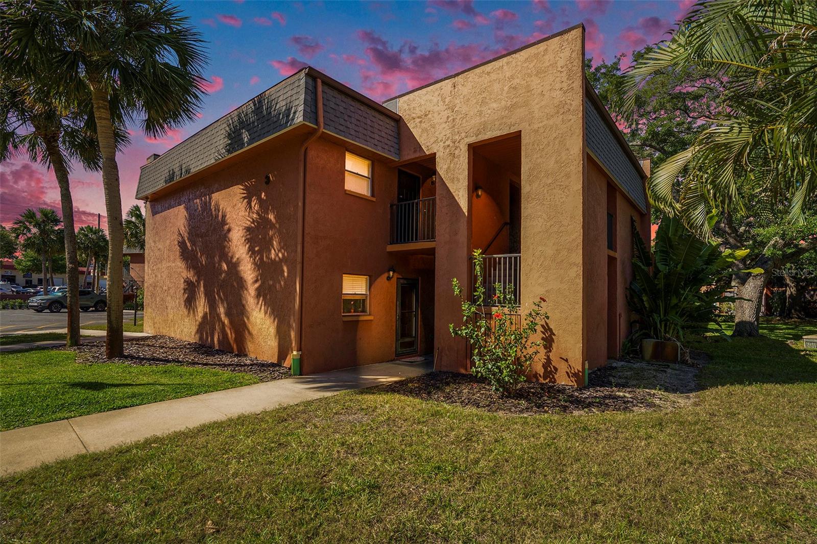 View PALM HARBOR, FL 34683 condo