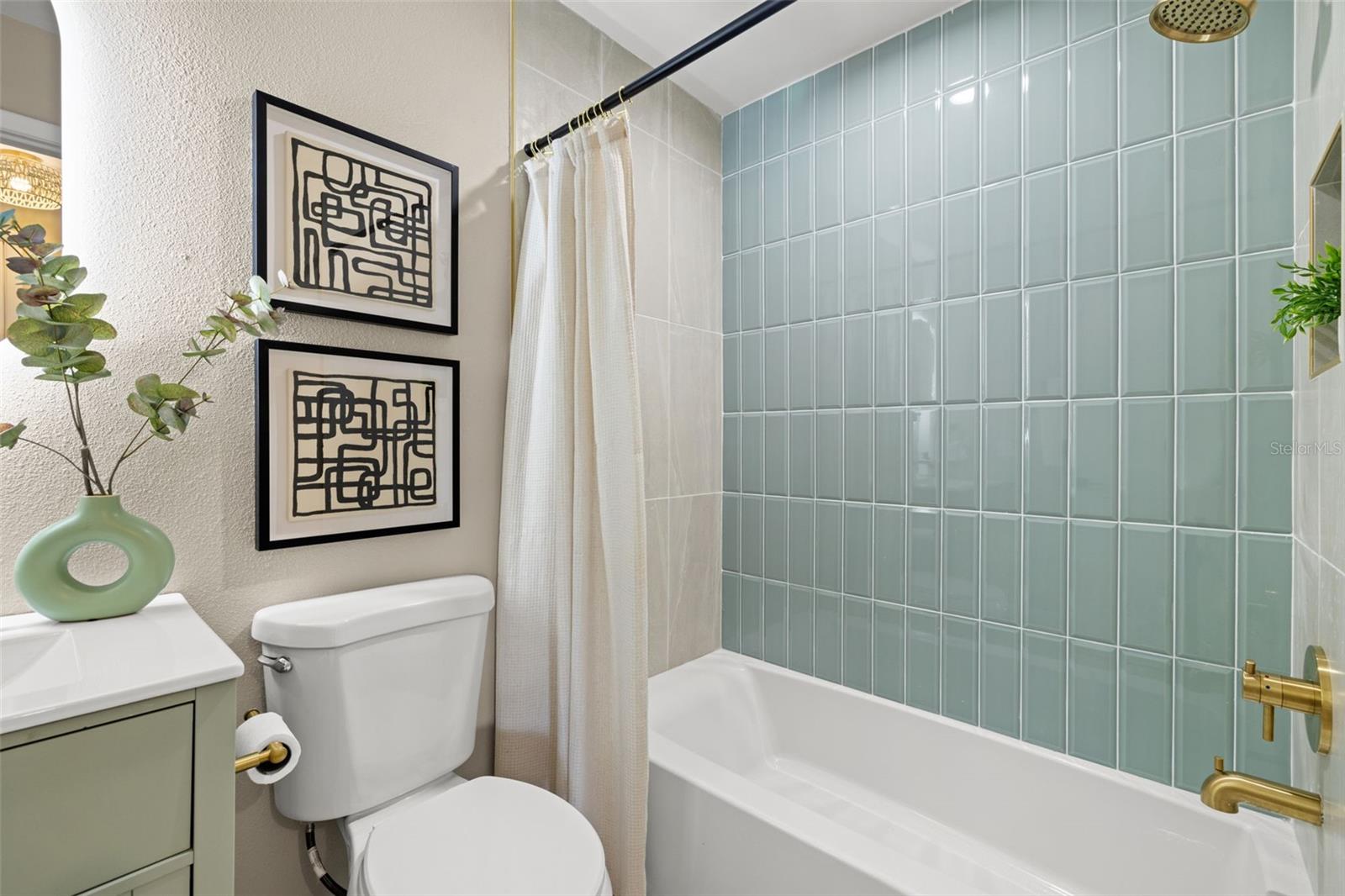 COLLEGE PARK - Residential Lease