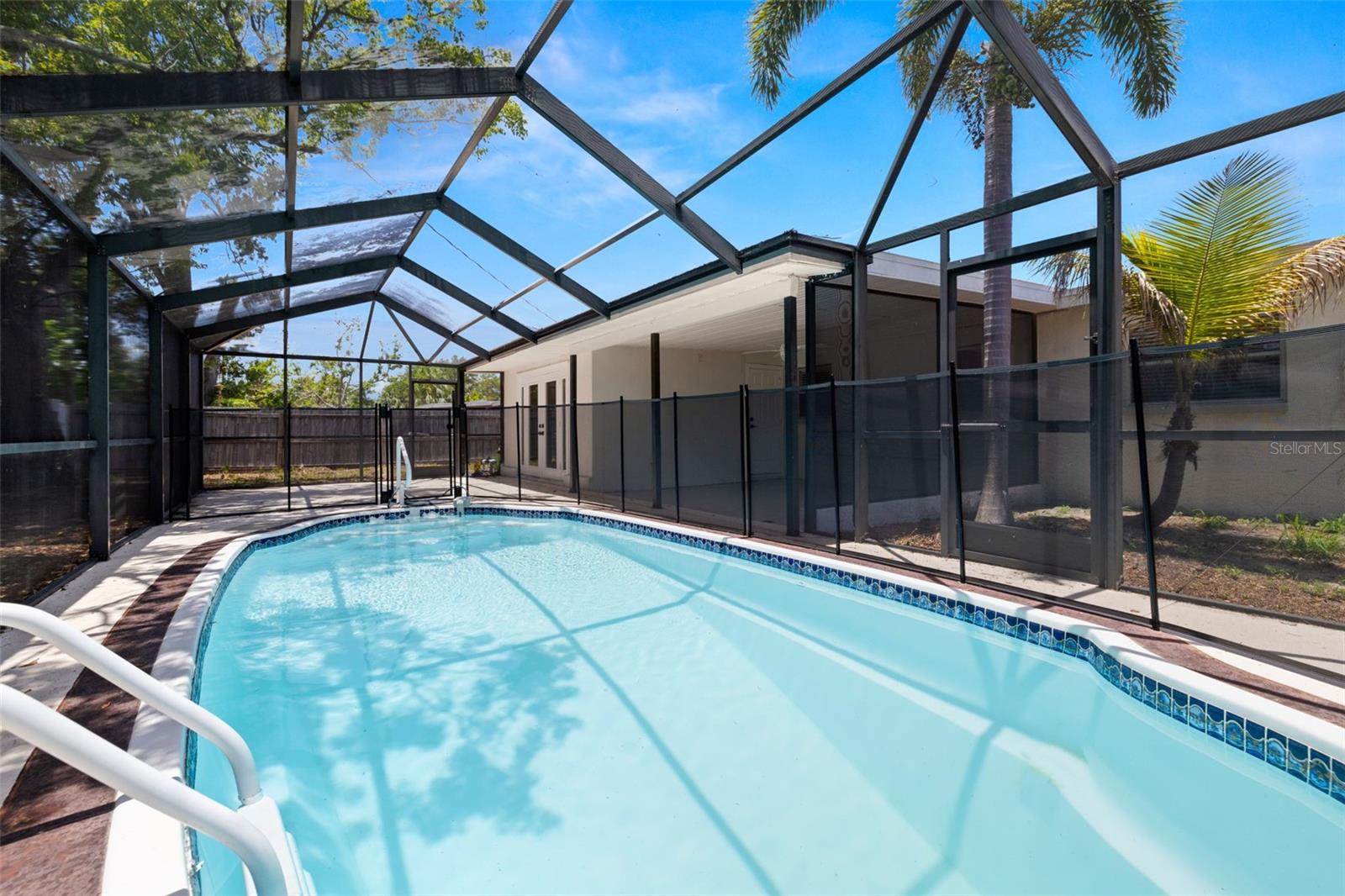 COLLEGE PARK - Residential Lease