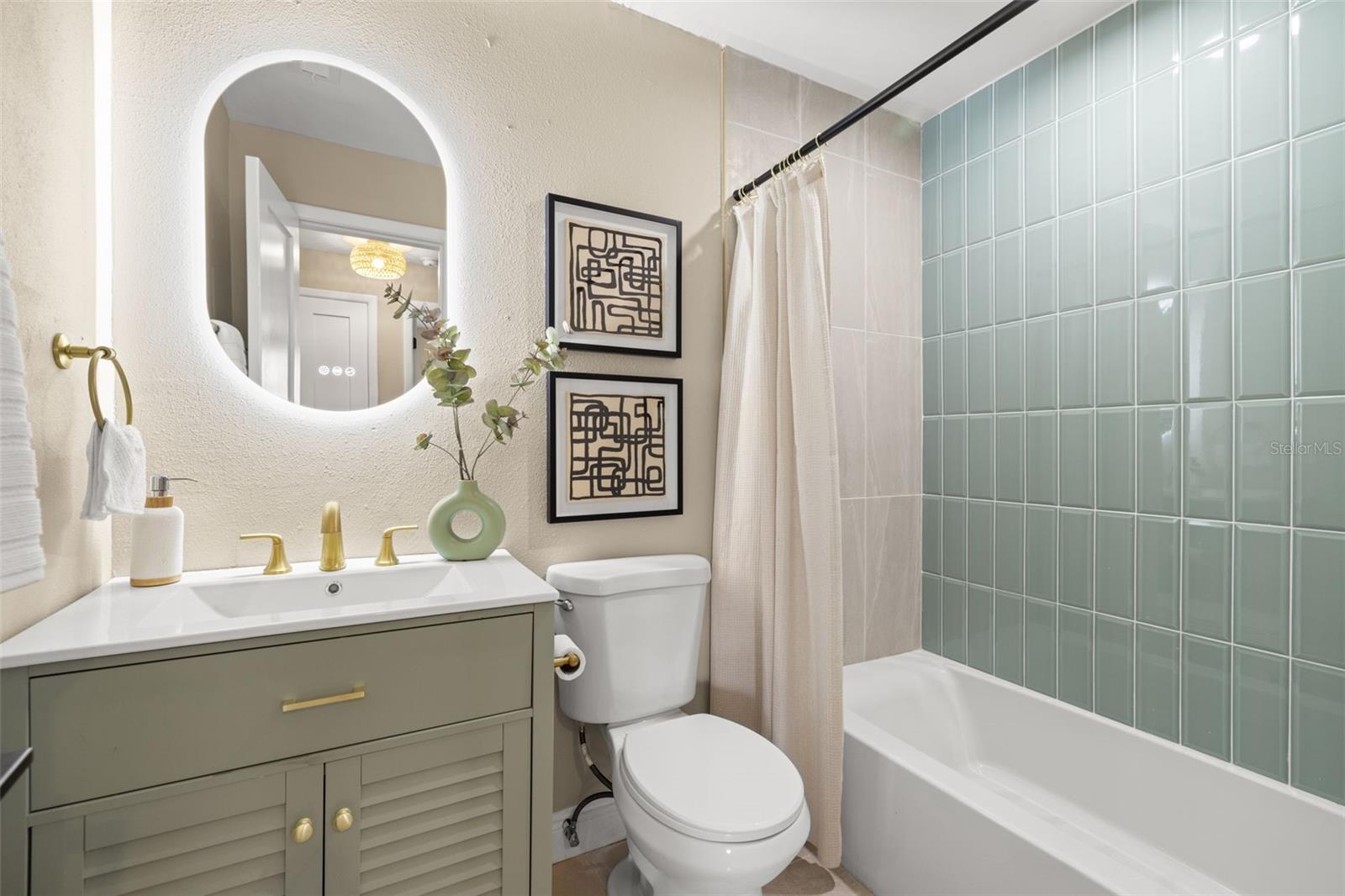 COLLEGE PARK - Residential Lease