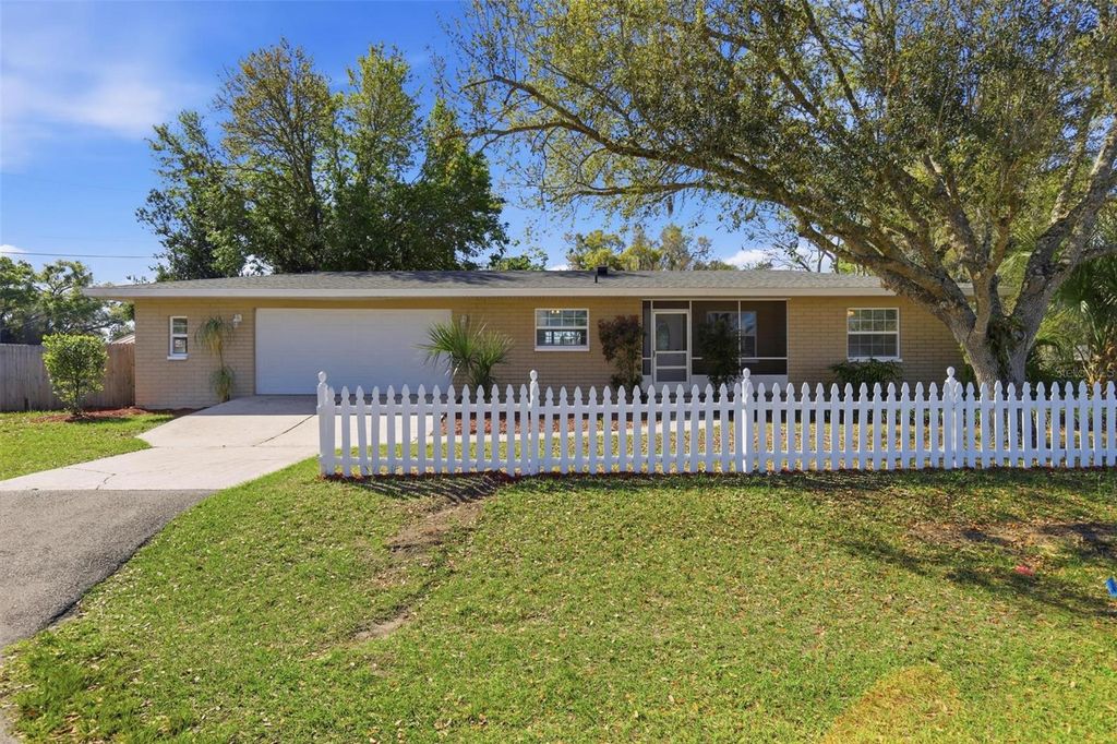 Photo of 1530 E Minnesota Avenue, Deland, FL 32724 (MLS # V4947790)