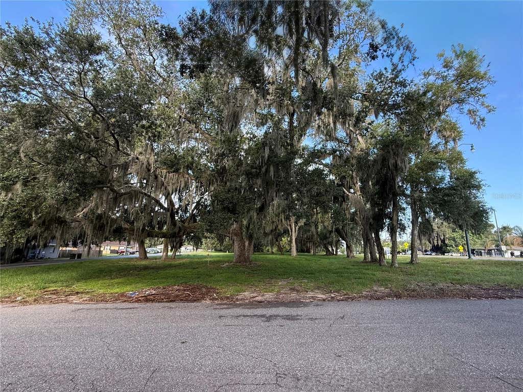 Photo of 1130 Mcnamee St Hwy 441 Highway, Leesburg, FL 34748 (MLS # G5115240)