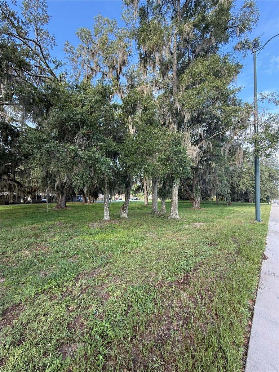 Photo of 1130 Mcnamee St Hwy 441 Highway, Leesburg, FL 34748 (MLS # G5115240)