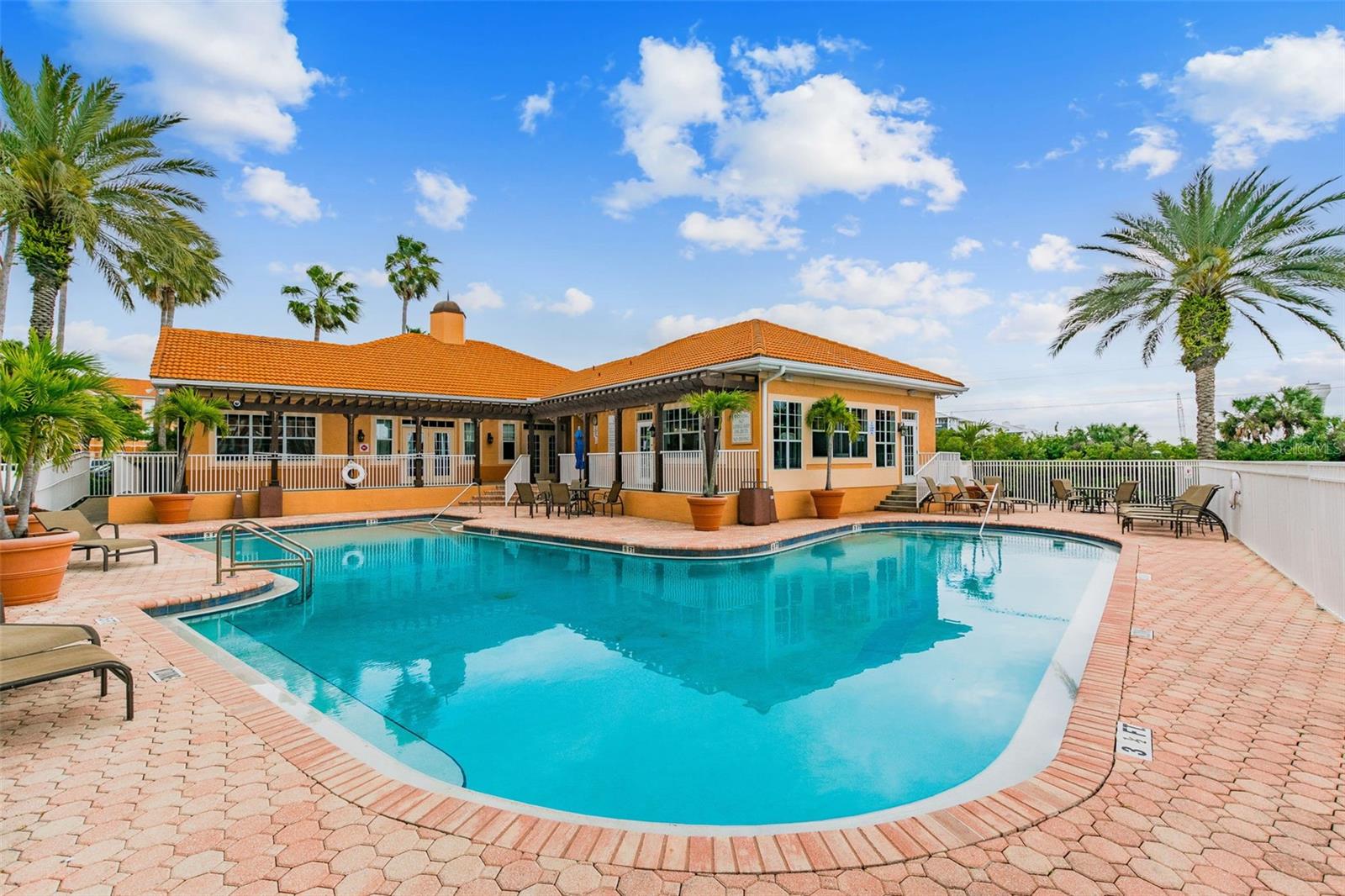 CULBREATH KEY BAYSIDE CONDOMIN - Residential