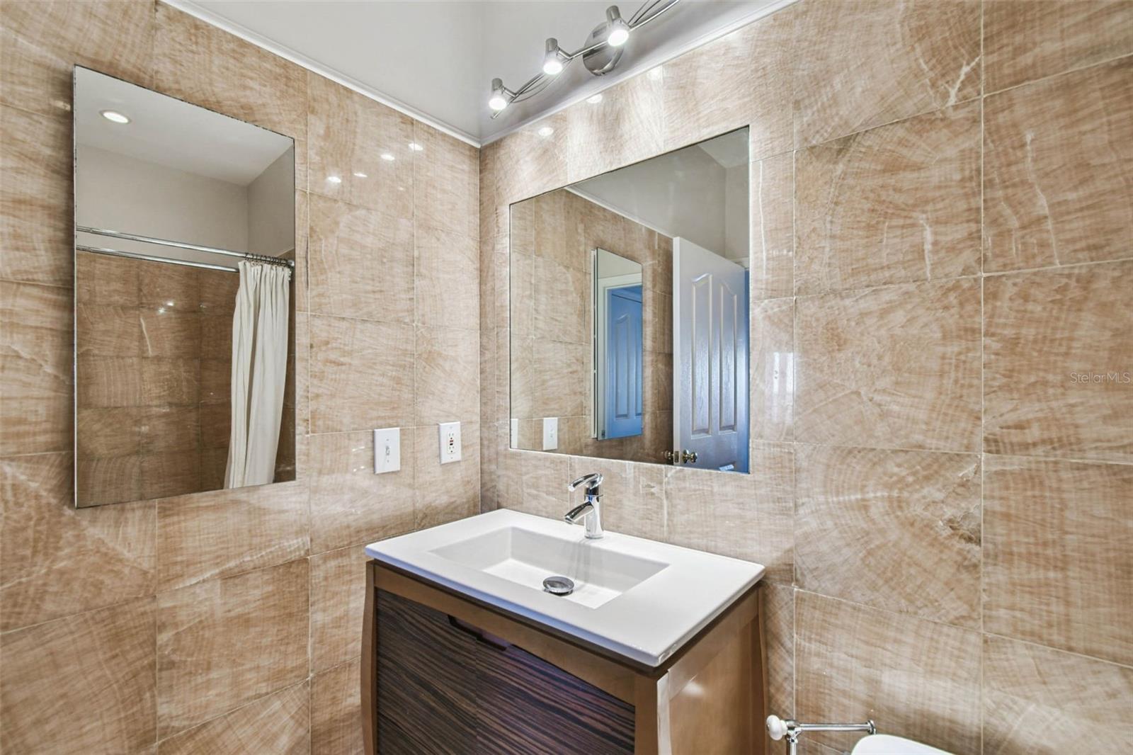 CULBREATH KEY BAYSIDE CONDOMIN - Residential