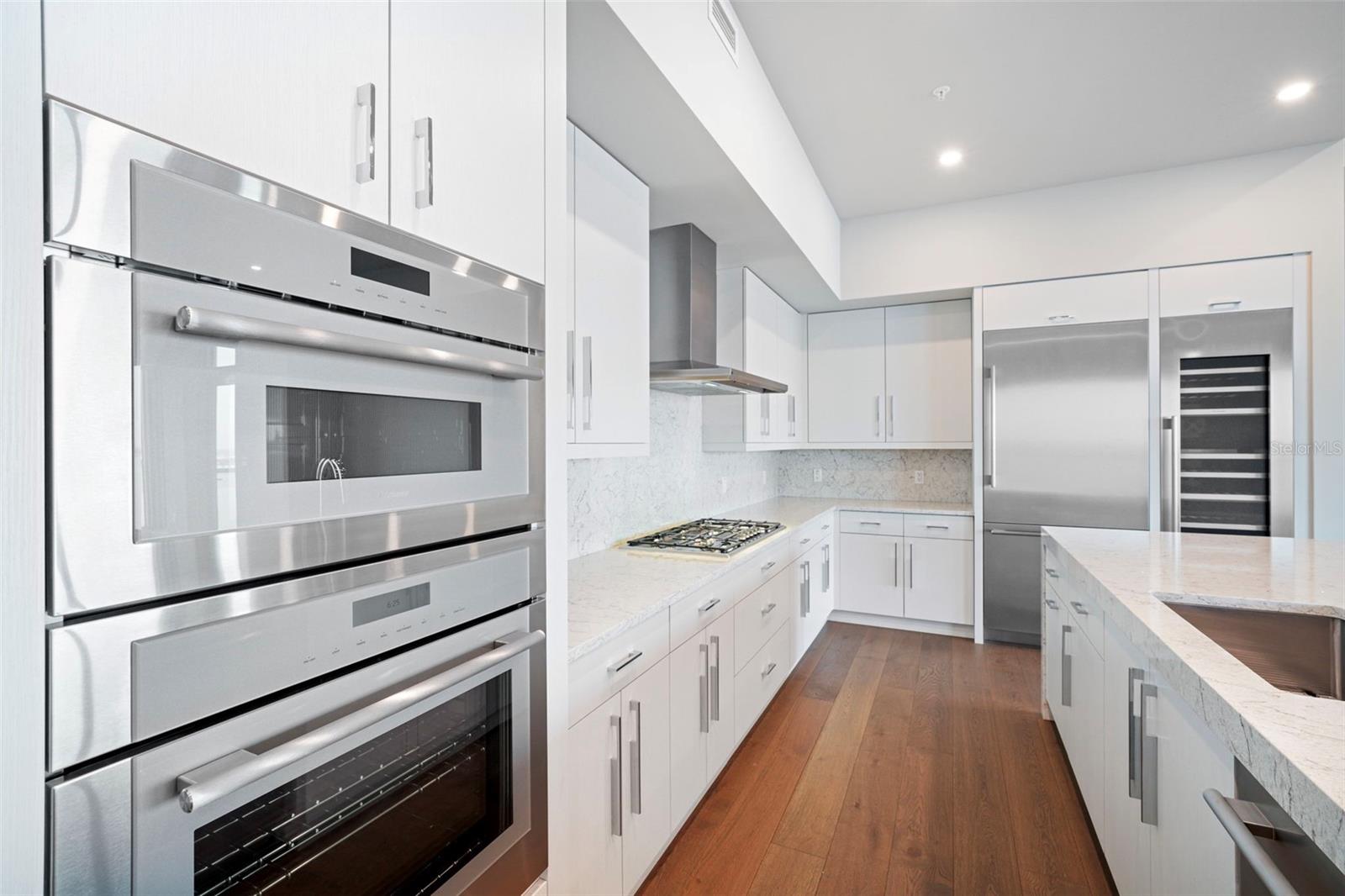 ALTURA BAYSHORE - Residential