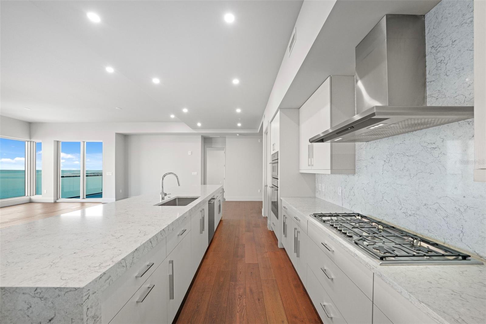 ALTURA BAYSHORE - Residential