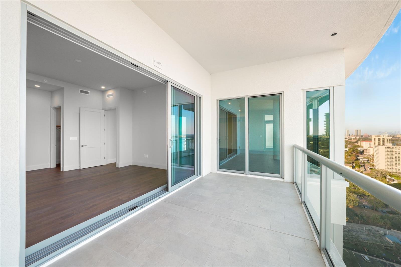 ALTURA BAYSHORE - Residential