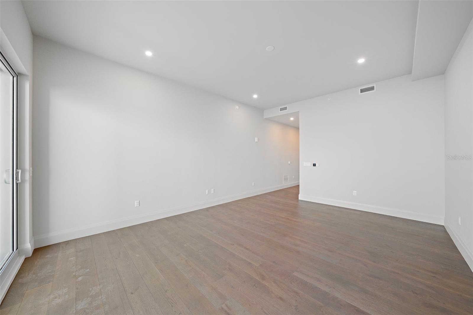 ALTURA BAYSHORE - Residential