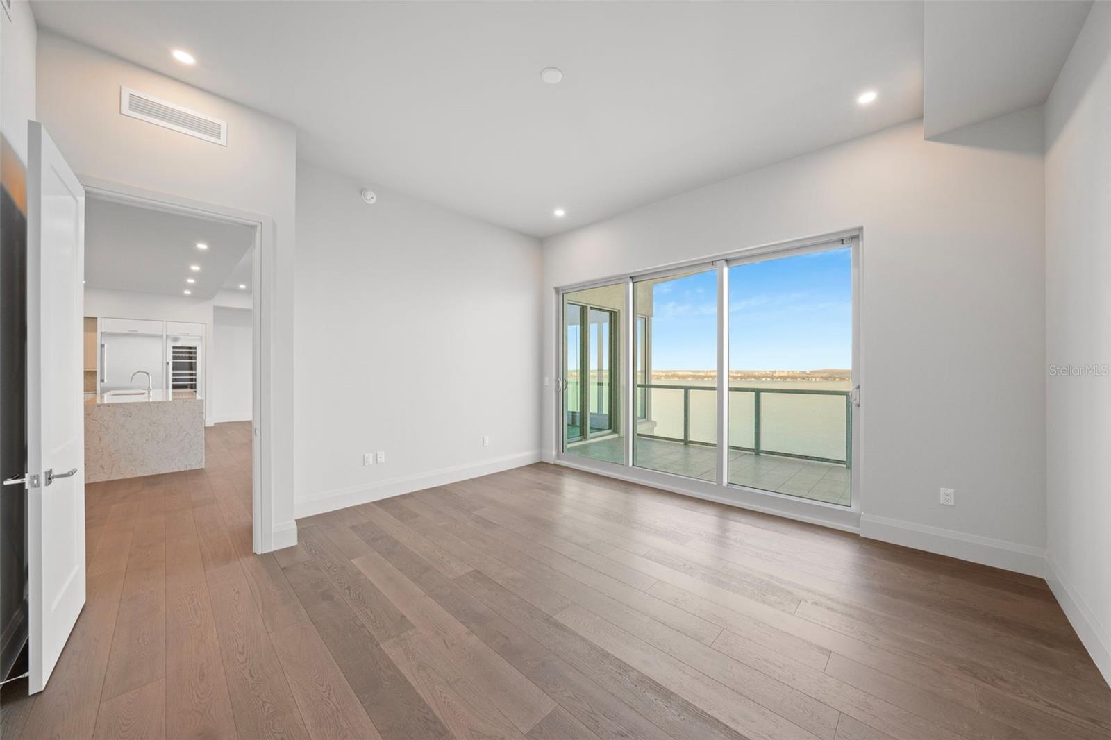 ALTURA BAYSHORE - Residential