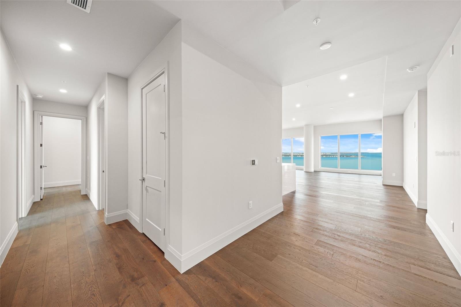 ALTURA BAYSHORE - Residential