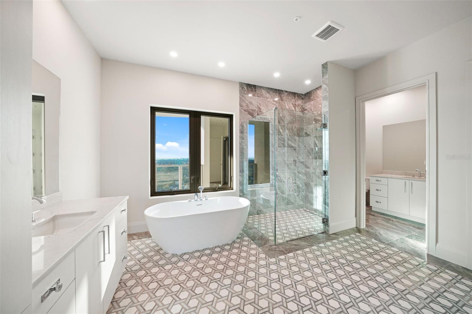 ALTURA BAYSHORE - Residential