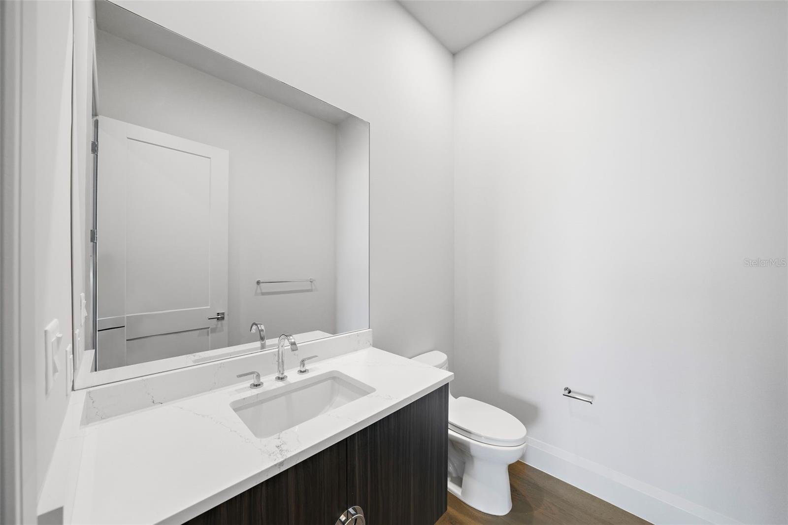 ALTURA BAYSHORE - Residential