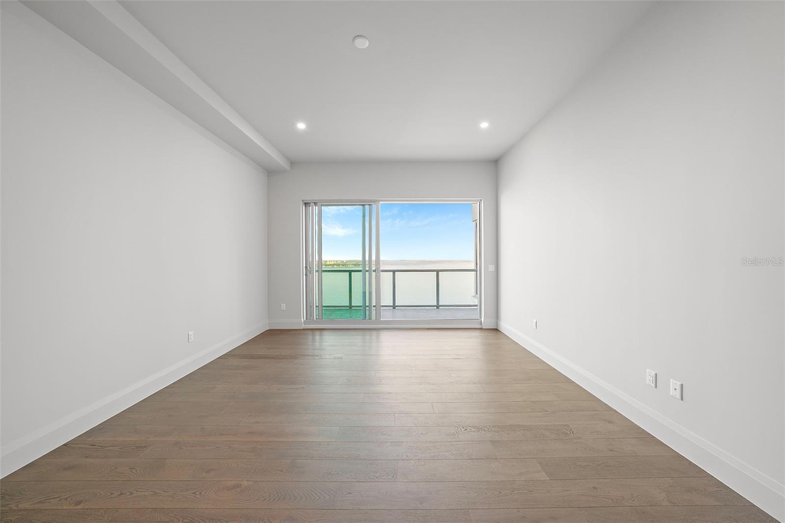 ALTURA BAYSHORE - Residential