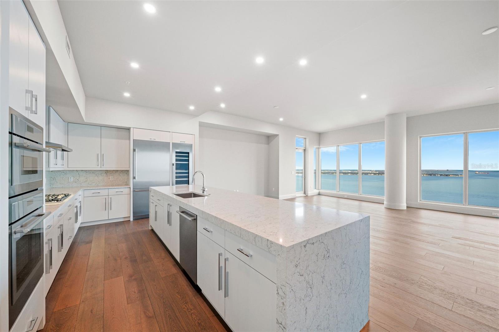 ALTURA BAYSHORE - Residential