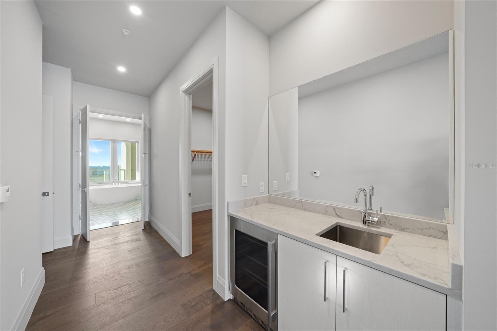 ALTURA BAYSHORE - Residential