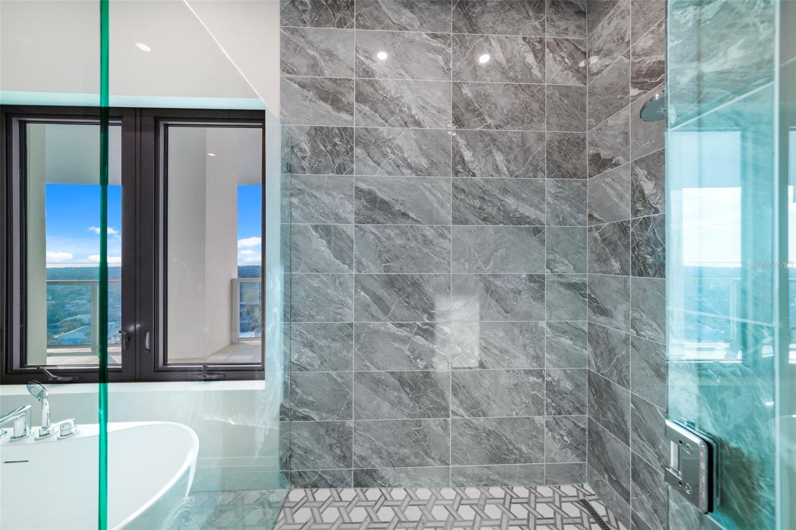 ALTURA BAYSHORE - Residential