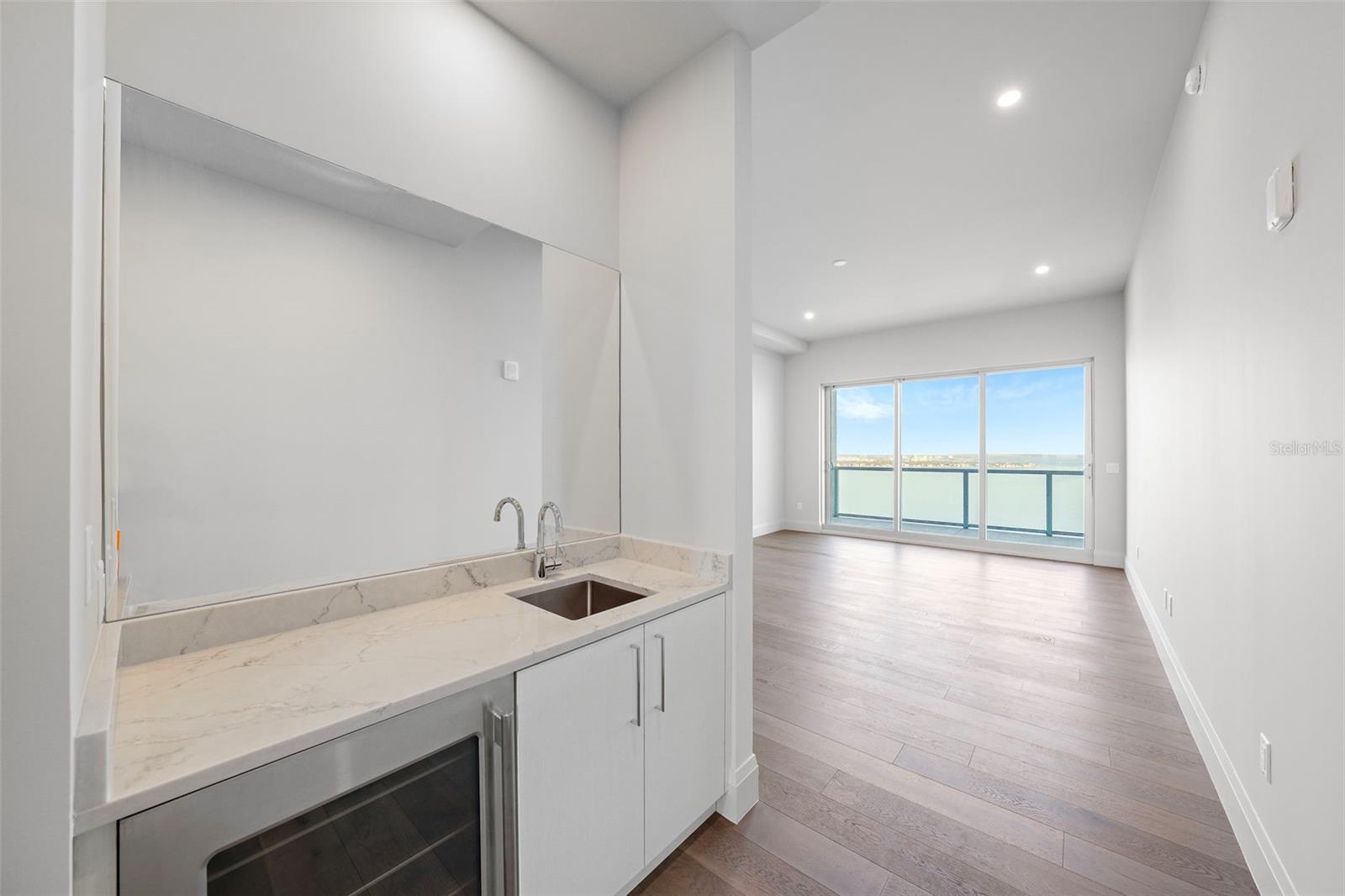 ALTURA BAYSHORE - Residential