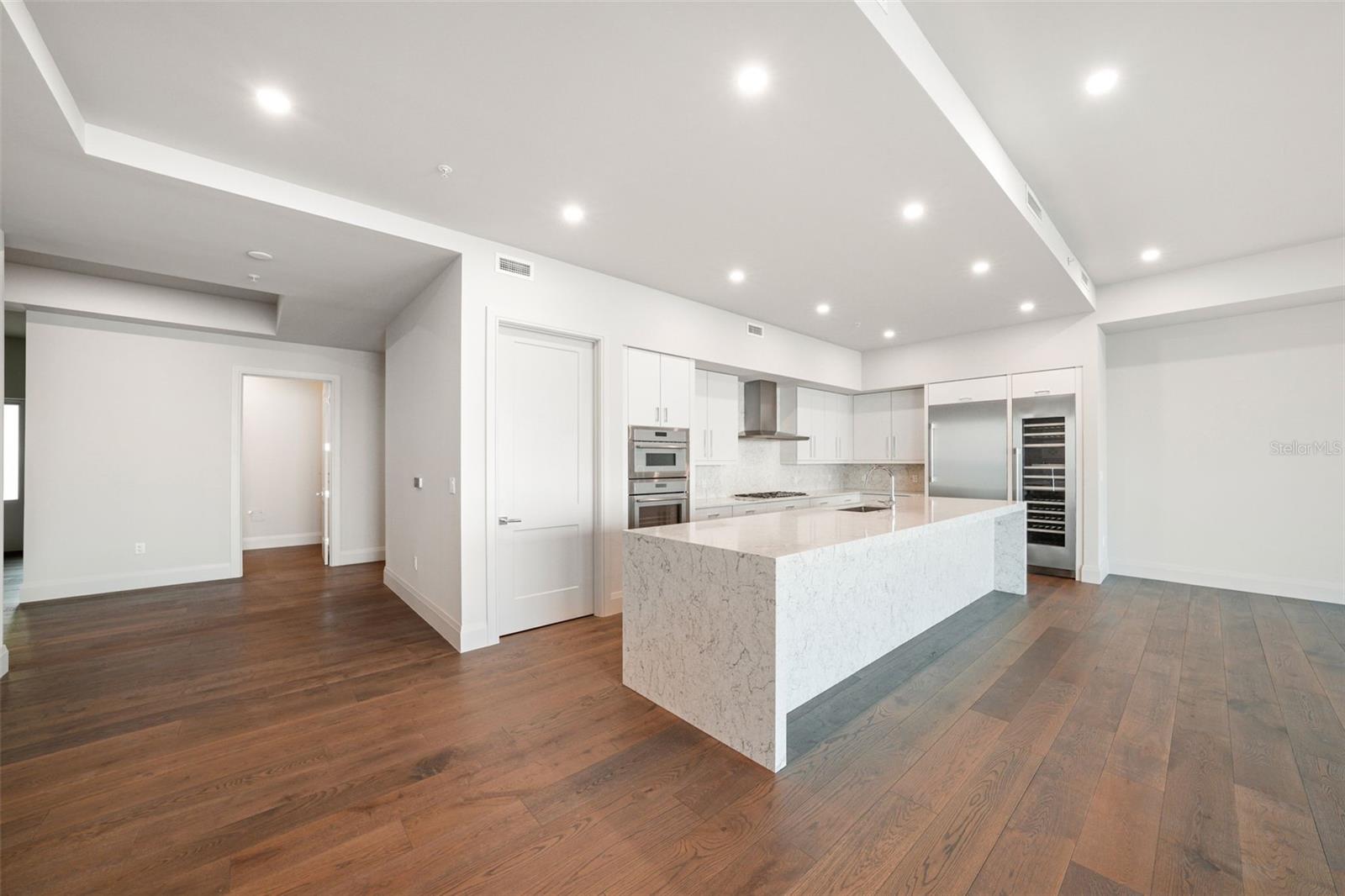 ALTURA BAYSHORE - Residential