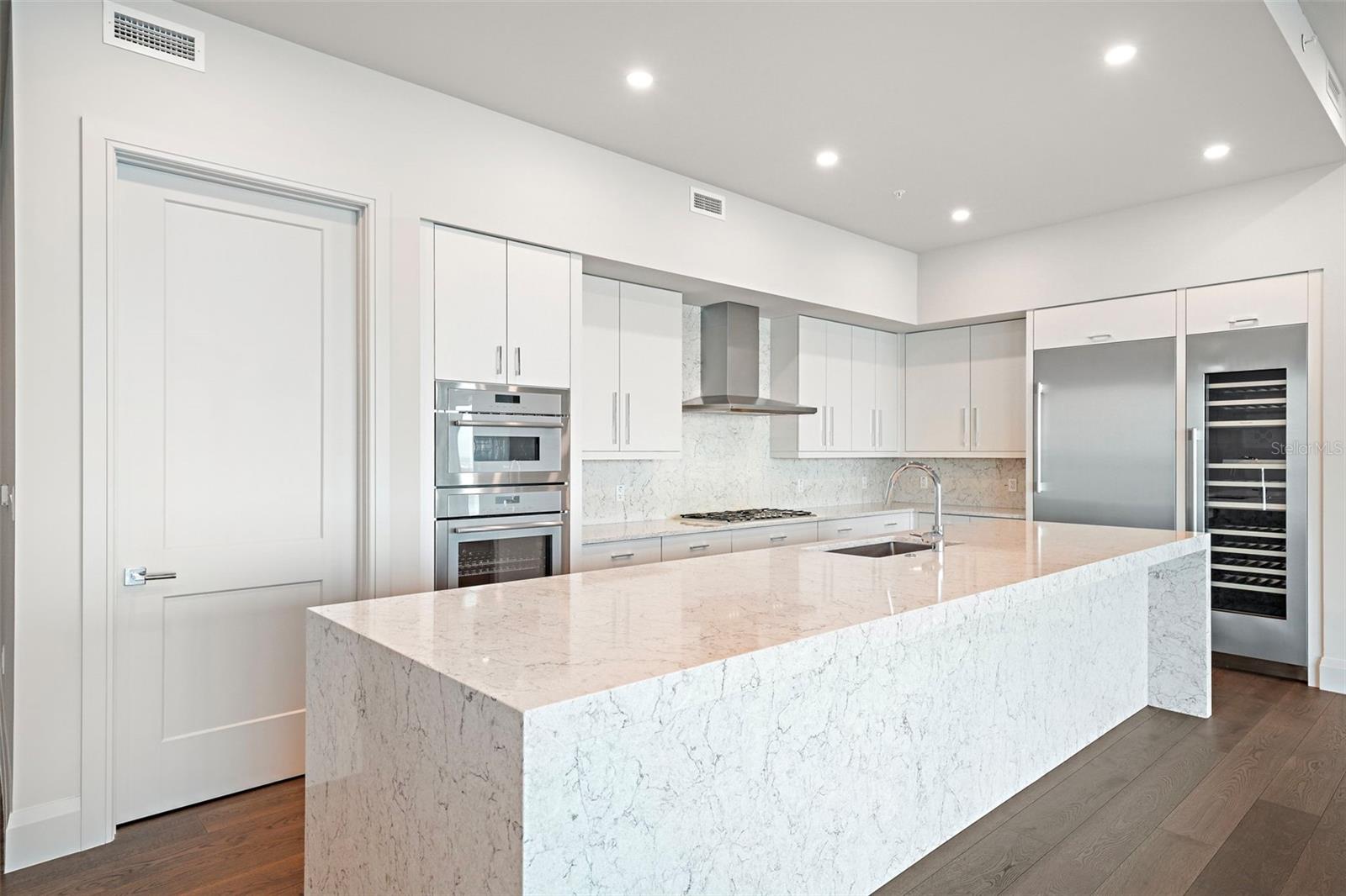 ALTURA BAYSHORE - Residential