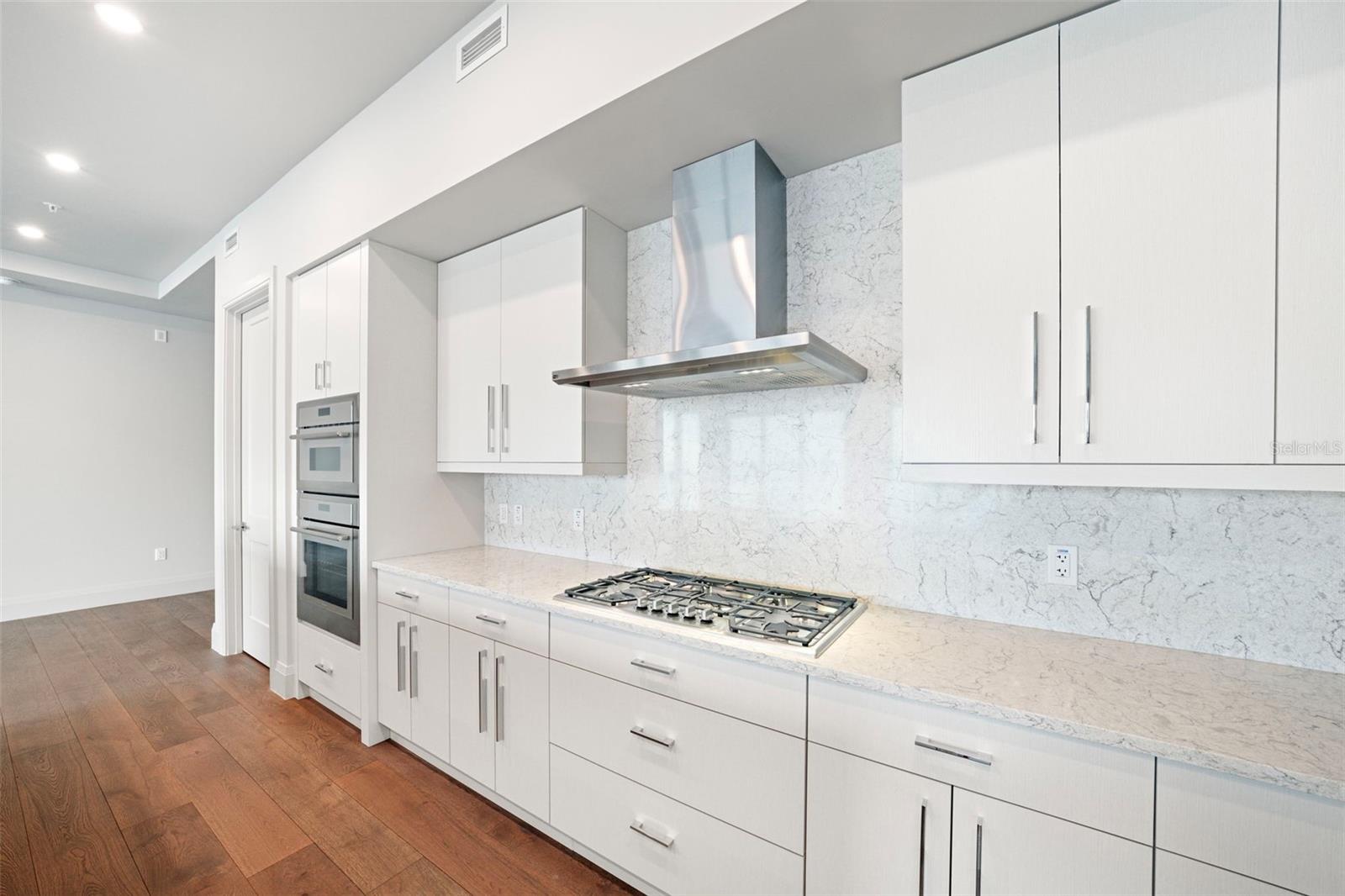 ALTURA BAYSHORE - Residential