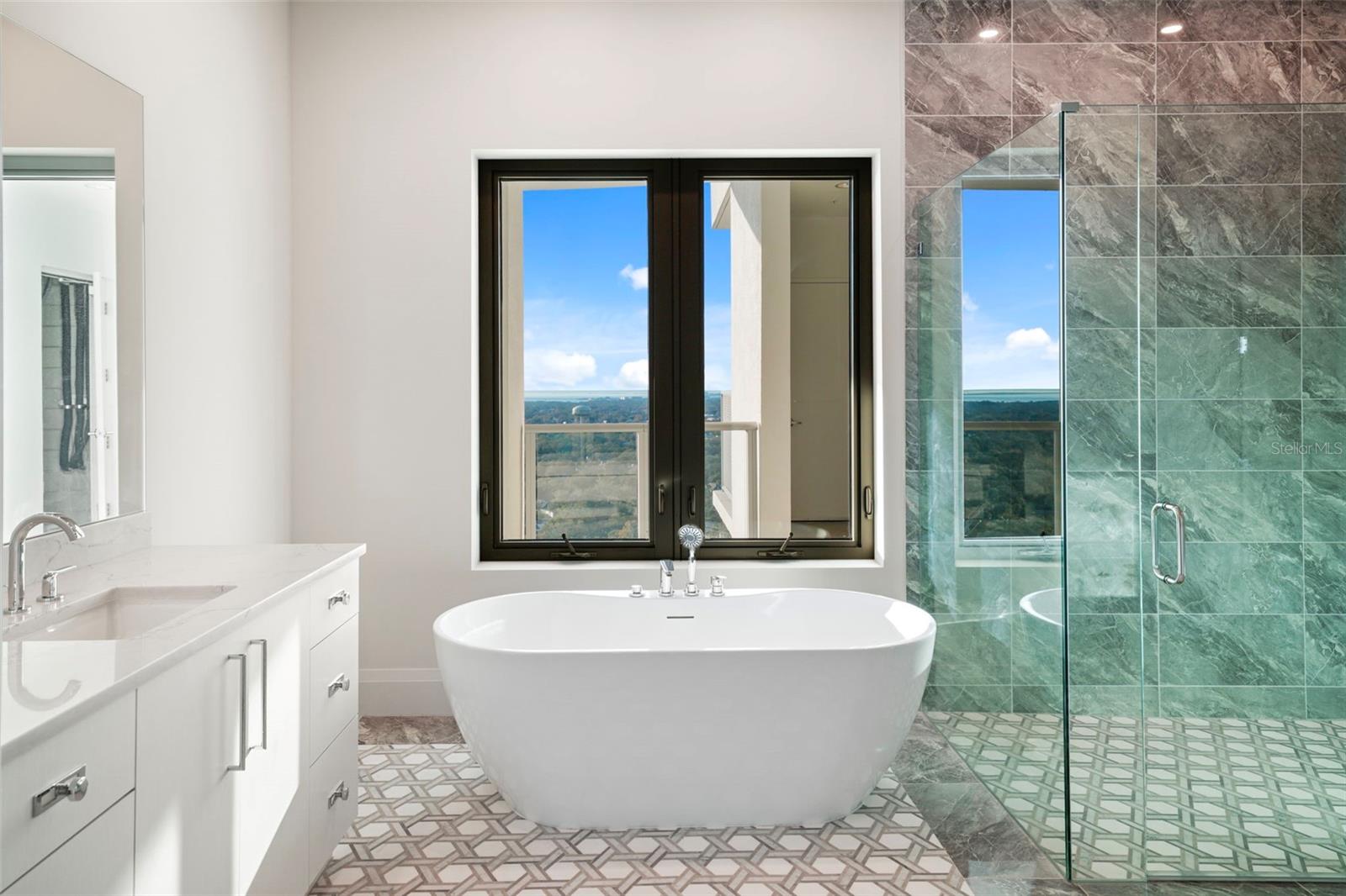 ALTURA BAYSHORE - Residential