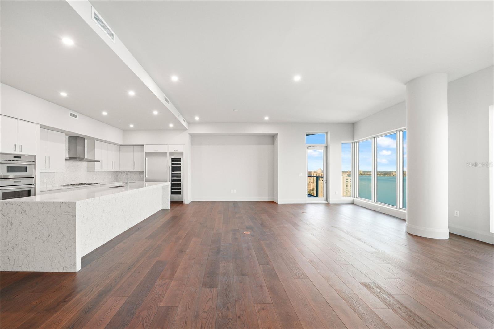 ALTURA BAYSHORE - Residential