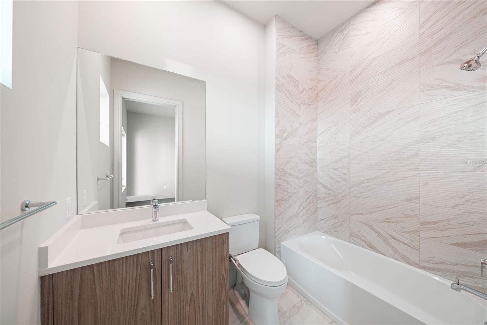 ALTURA BAYSHORE - Residential