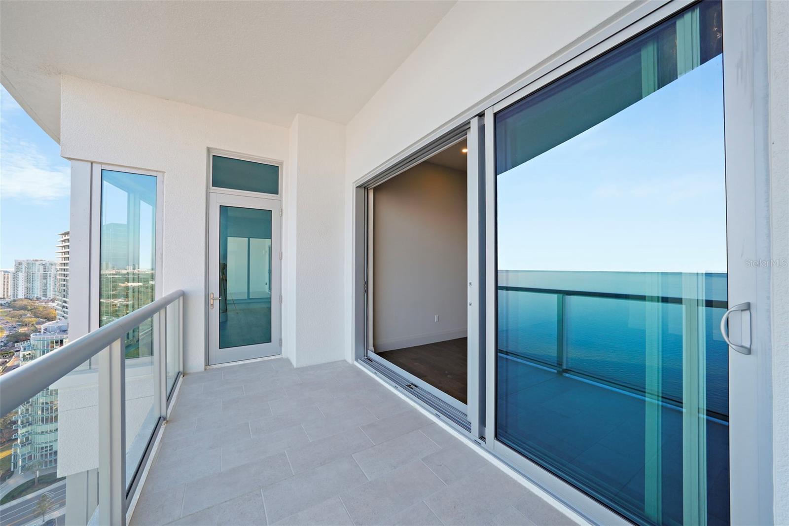 ALTURA BAYSHORE - Residential