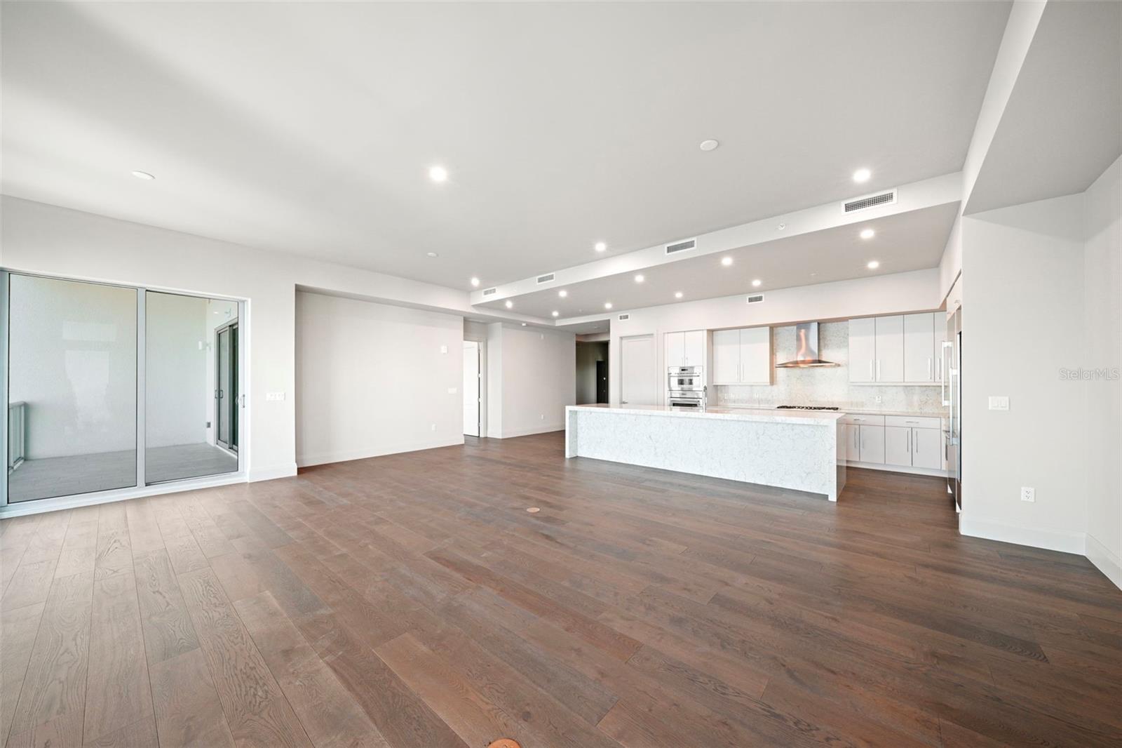 ALTURA BAYSHORE - Residential