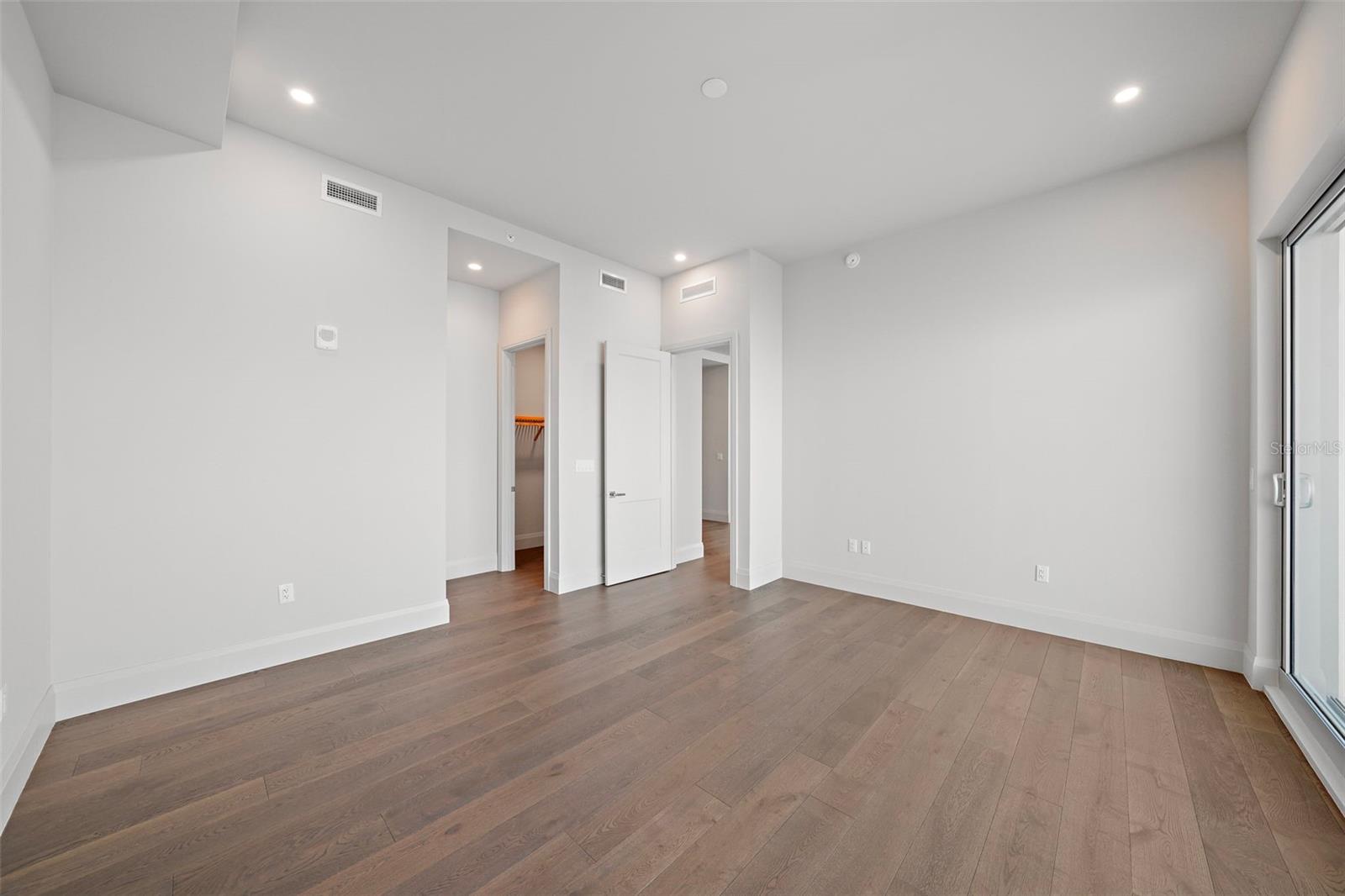 ALTURA BAYSHORE - Residential