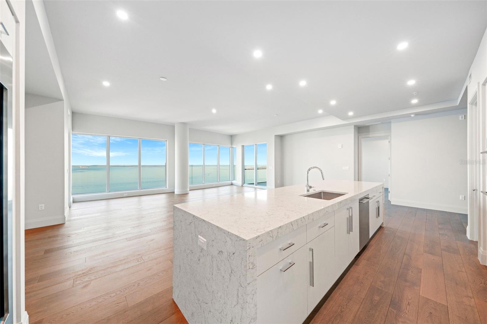 ALTURA BAYSHORE - Residential