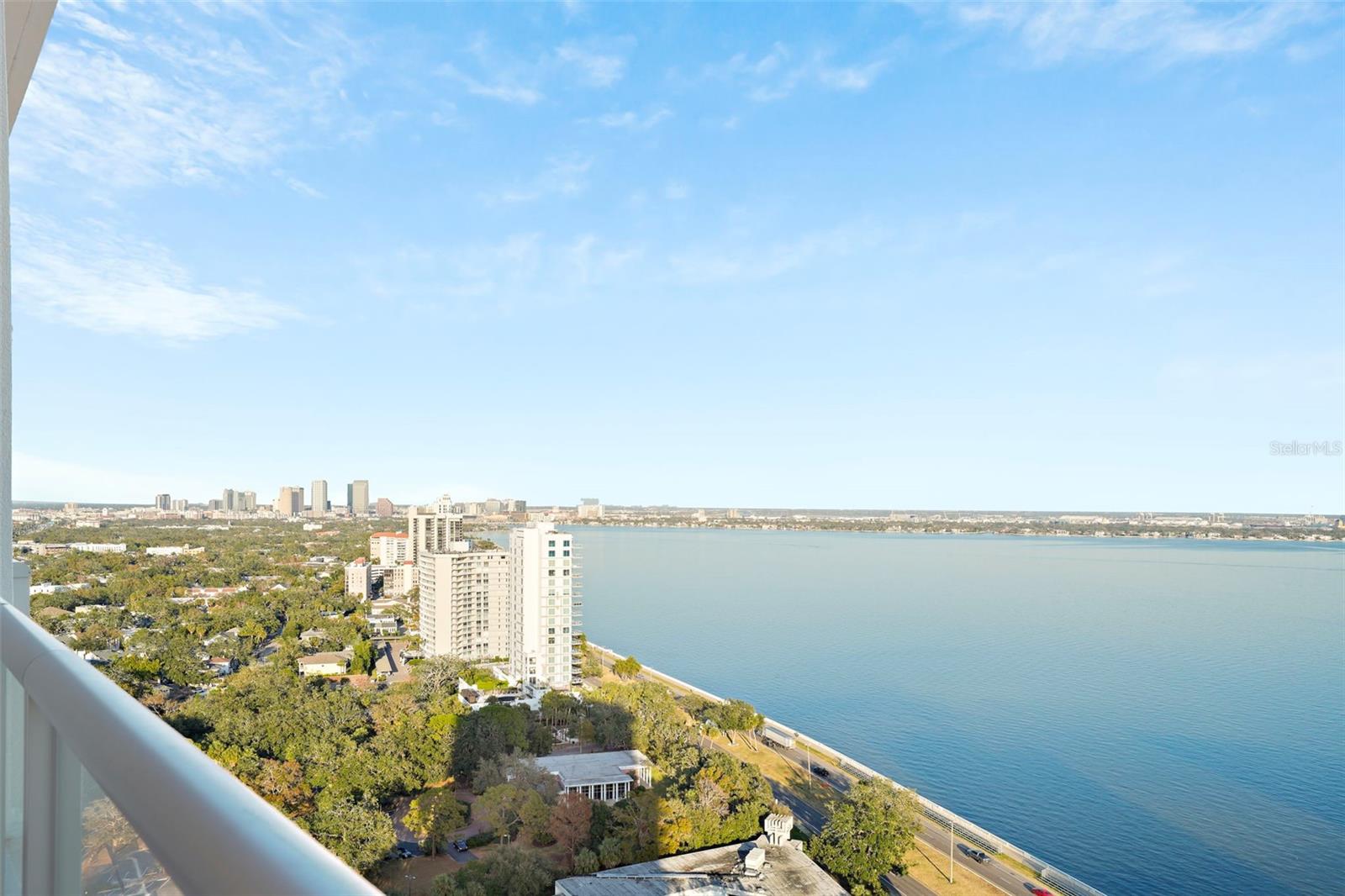ALTURA BAYSHORE - Residential