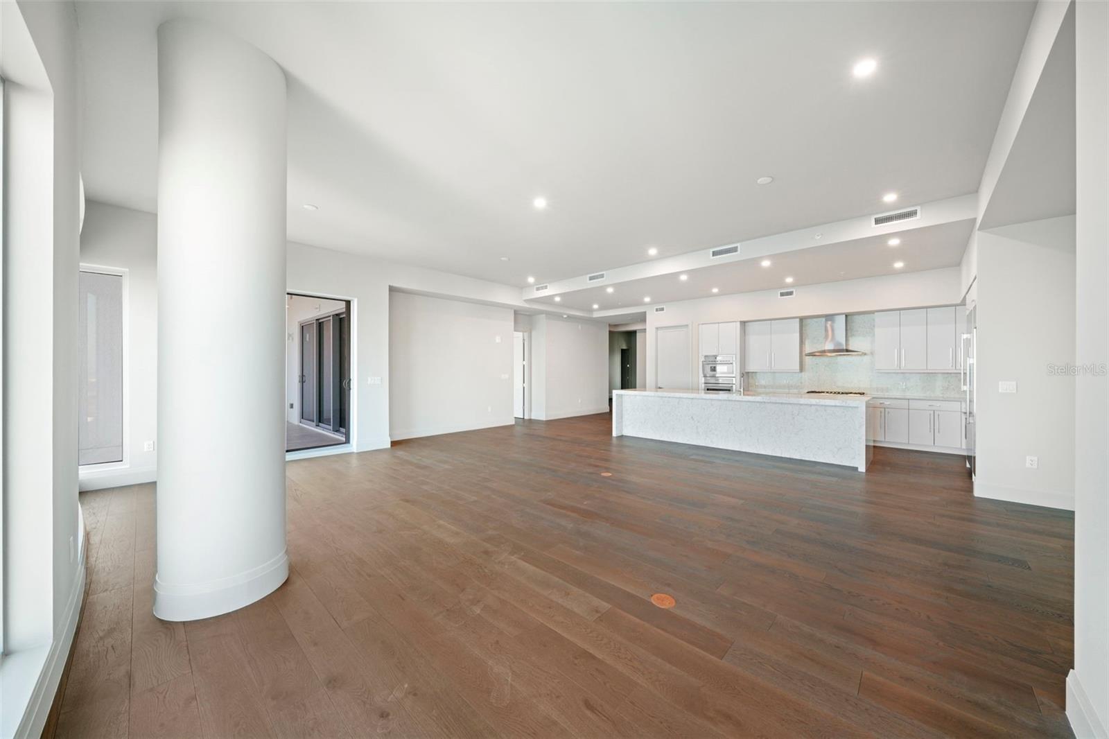 ALTURA BAYSHORE - Residential