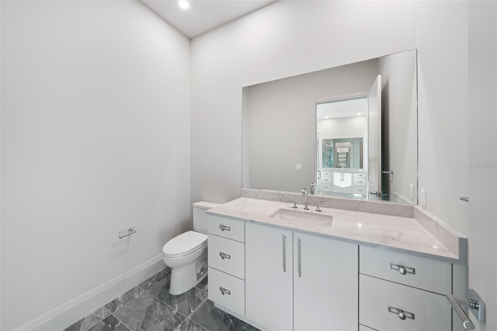 ALTURA BAYSHORE - Residential