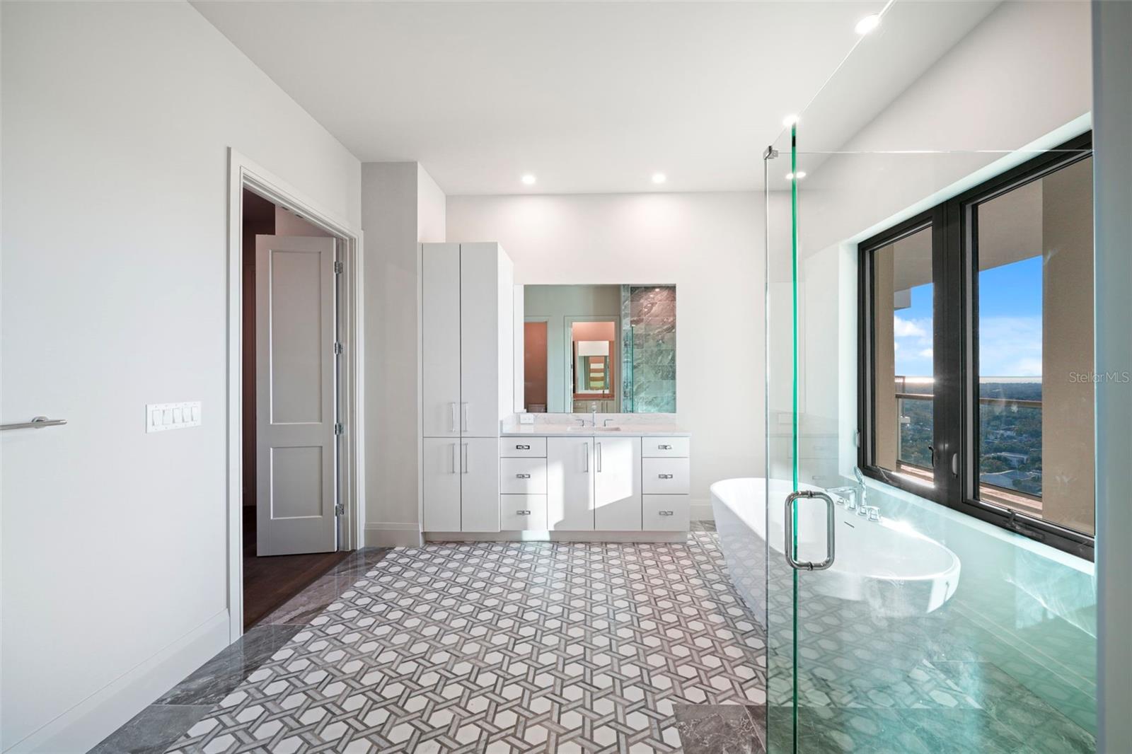 ALTURA BAYSHORE - Residential