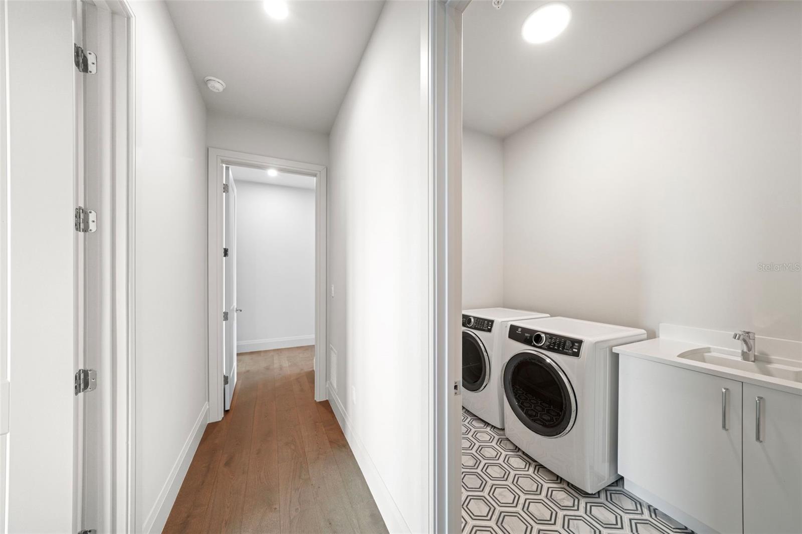 ALTURA BAYSHORE - Residential