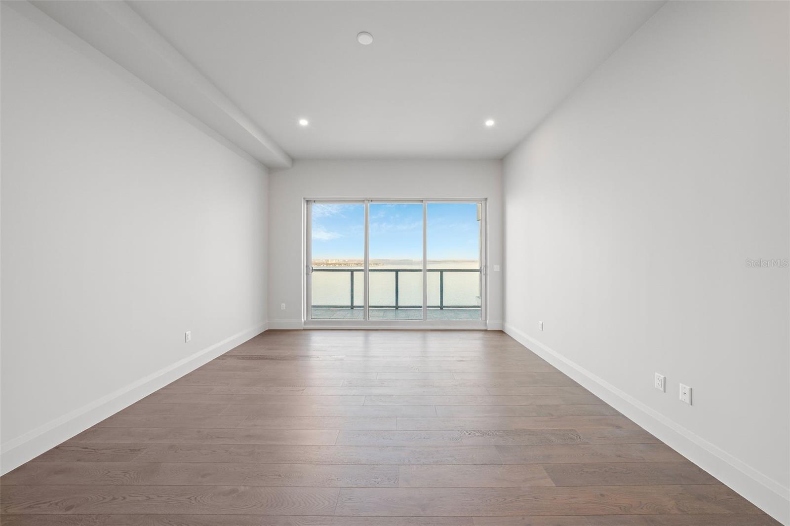 ALTURA BAYSHORE - Residential