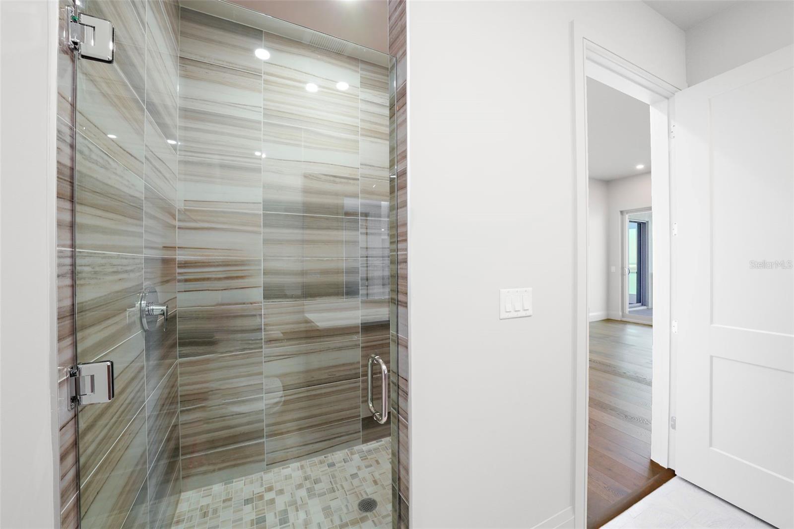 ALTURA BAYSHORE - Residential