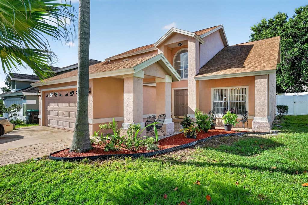 Photo of 1079 Summer Lakes Drive, Orlando, FL 32835 (MLS # G5116604)