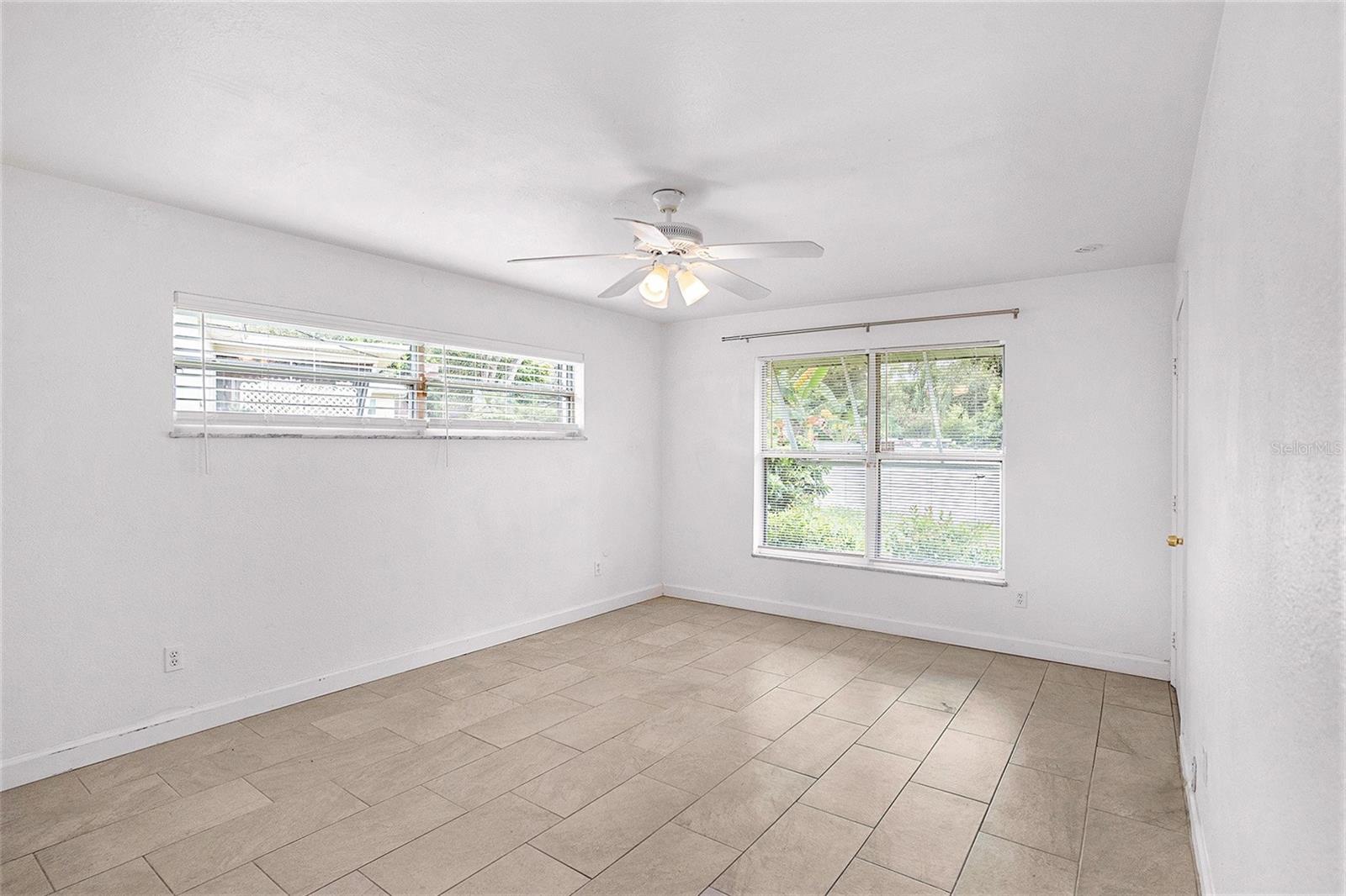 SUNSET LAKE ESTATES - Residential Lease