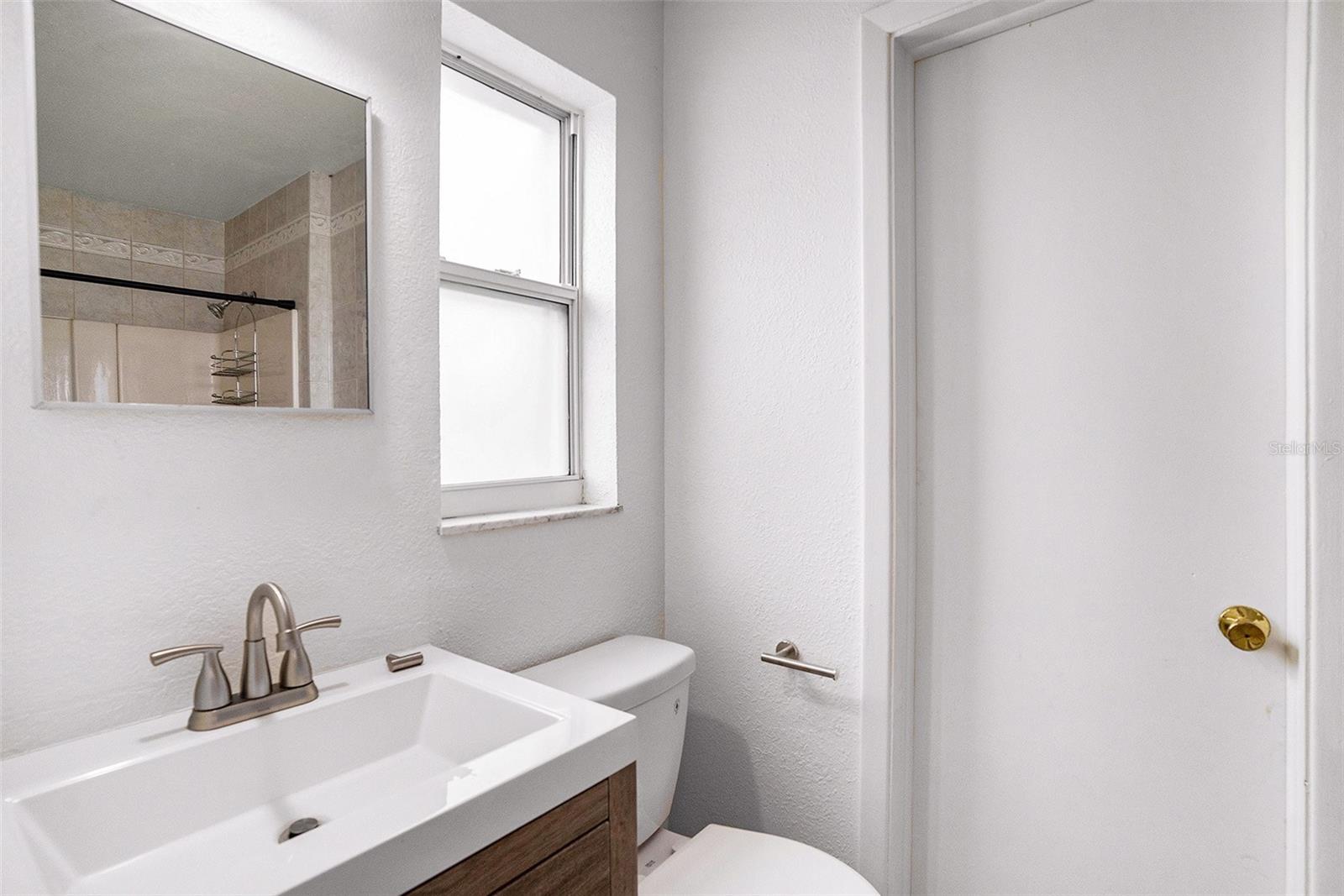 SUNSET LAKE ESTATES - Residential Lease