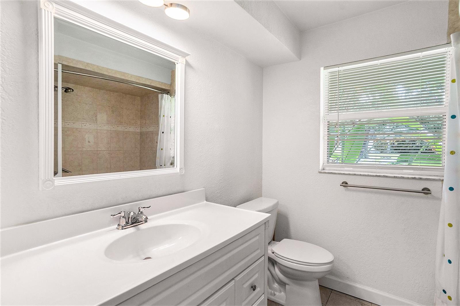 SUNSET LAKE ESTATES - Residential Lease