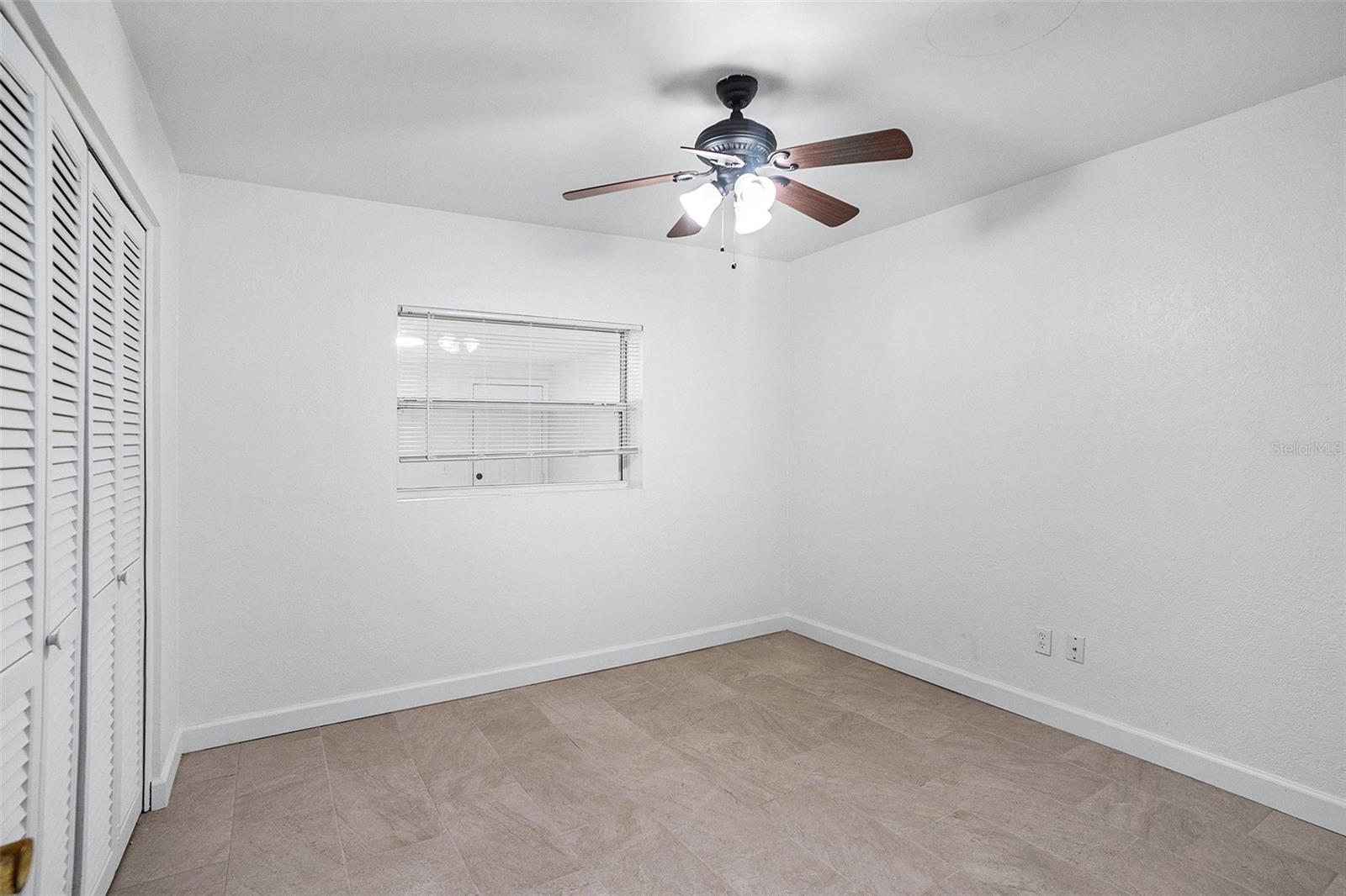 SUNSET LAKE ESTATES - Residential Lease