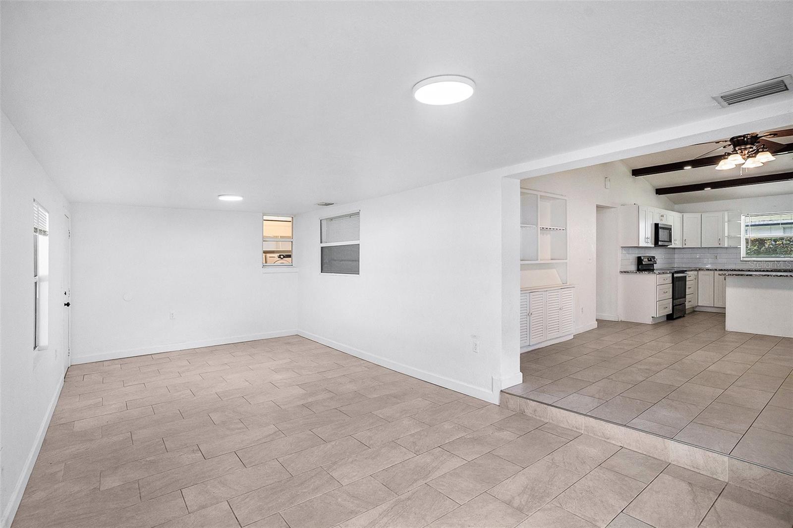 SUNSET LAKE ESTATES - Residential Lease