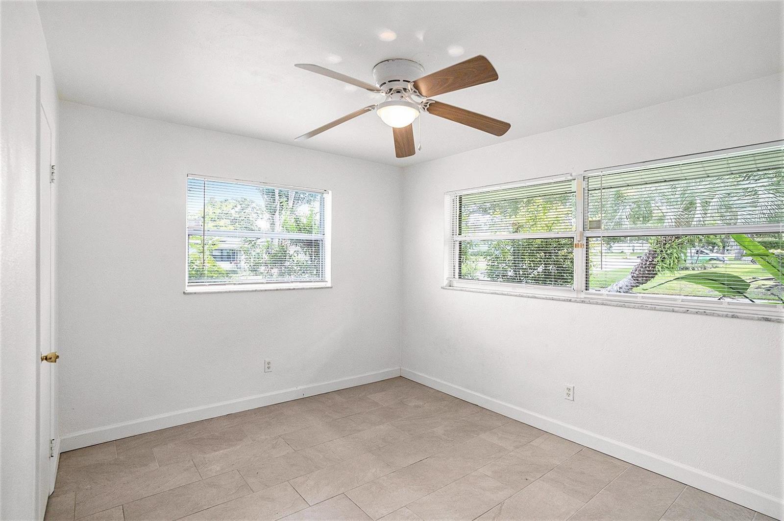 SUNSET LAKE ESTATES - Residential Lease