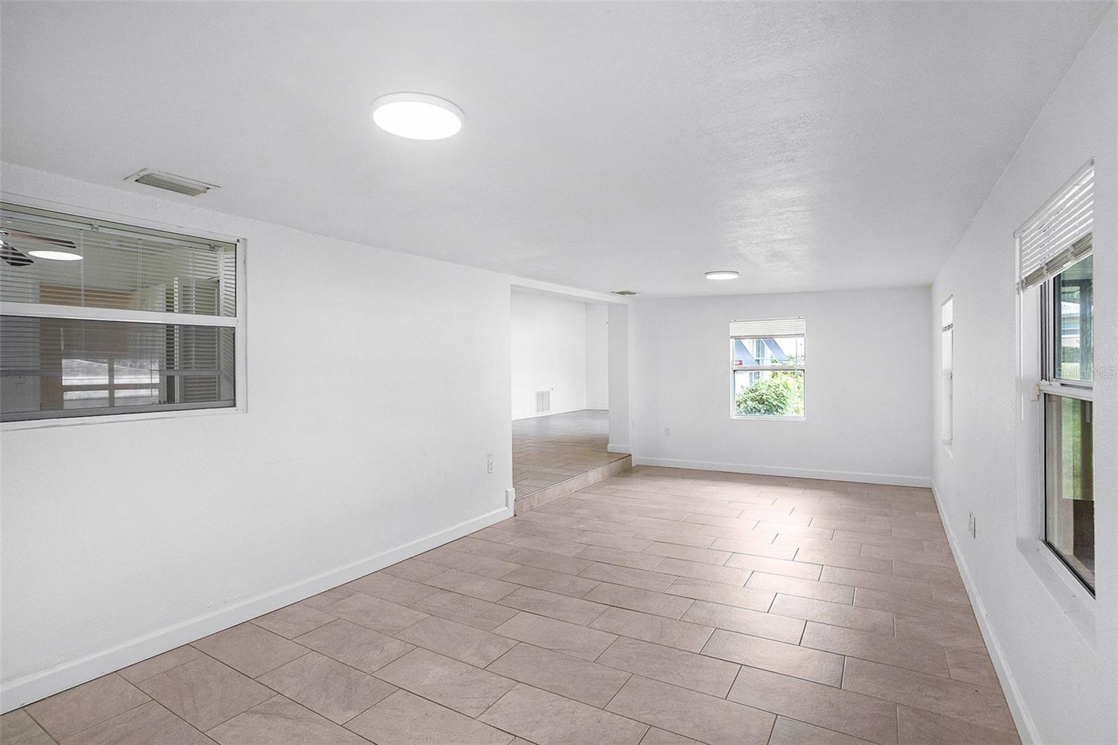 SUNSET LAKE ESTATES - Residential Lease