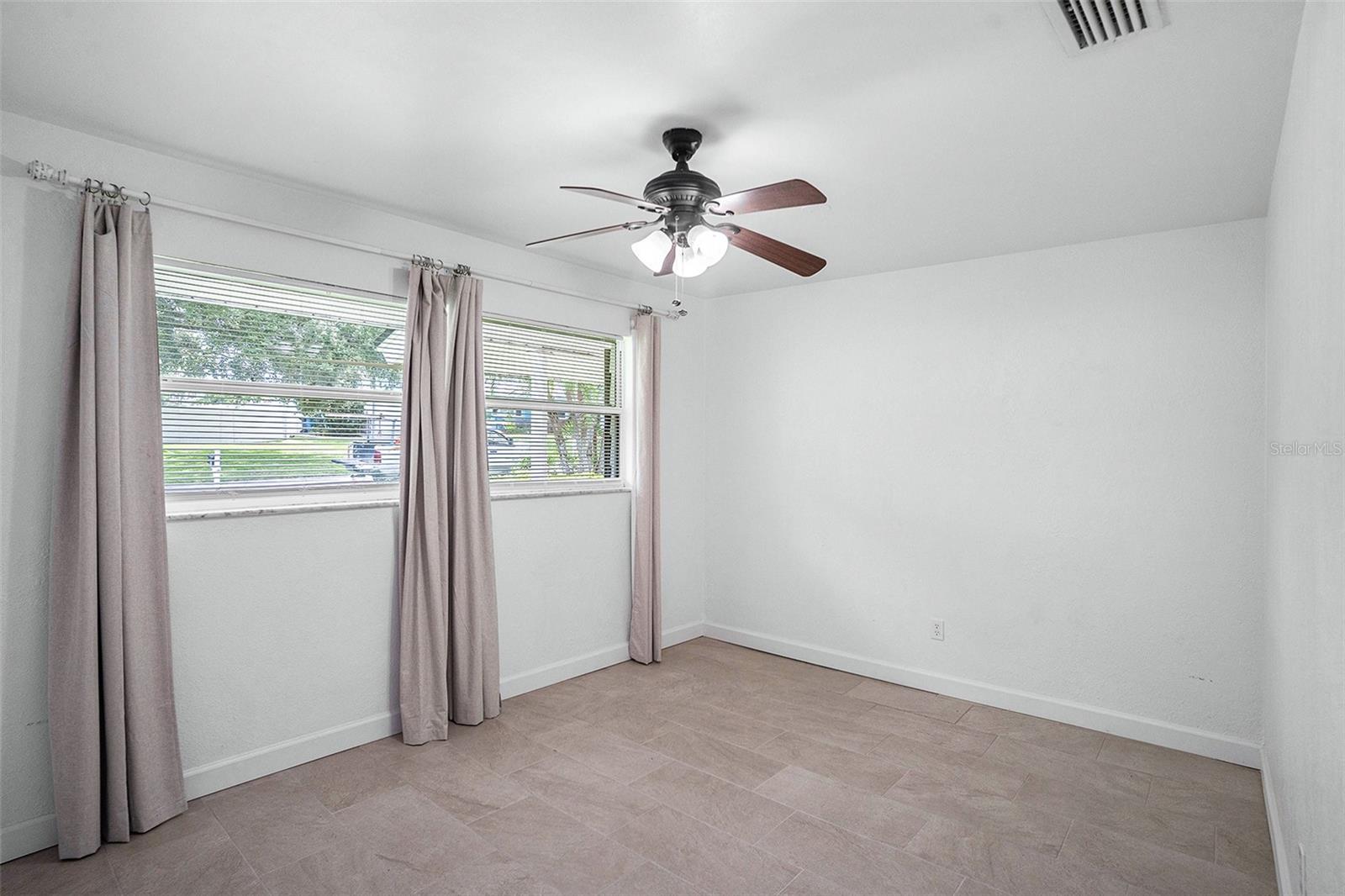 SUNSET LAKE ESTATES - Residential Lease